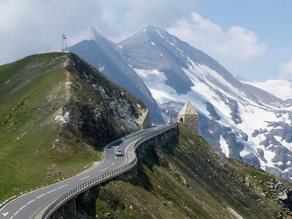 alpine-road-3601634_1280